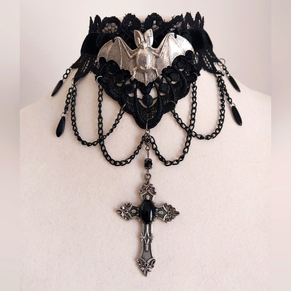 Goth black velvet & lace vampire bat cross choker - Picture 1 of 7